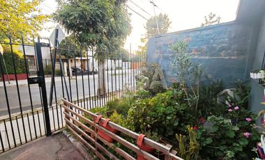 CASA 4 DORMITORIOS. 3 BAÑOS, 4 ESTACIONAMIENTOS, CALLE CENTRAL, EL BOSQUE