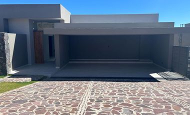 RESIDENCIA  EN EL BOSQUE  COUNTRY CLUB  CON HERMOSA VISTA