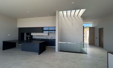 RESIDENCIA  EN EL BOSQUE  COUNTRY CLUB  CON HERMOSA VISTA
