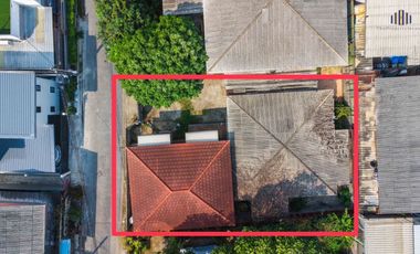 ขายที่ดินพร้อมสิ่งปลูกสร้าง ซอยรัชดาภิเษก 42 ห่างจากถนนรัชดาภิเษกเพียง 200 เมตร ขนาดเนื้อที่ 86 ตารางวา แปลงสวยรูป 4 เหลี่ยม เหมาะสำหรับทำบ้านพักอาศัย