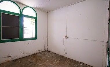 ขายที่ดินพร้อมสิ่งปลูกสร้าง ซอยรัชดาภิเษก 42 ห่างจากถนนรัชดาภิเษกเพียง 200 เมตร ขนาดเนื้อที่ 86 ตารางวา แปลงสวยรูป 4 เหลี่ยม เหมาะสำหรับทำบ้านพักอาศัย