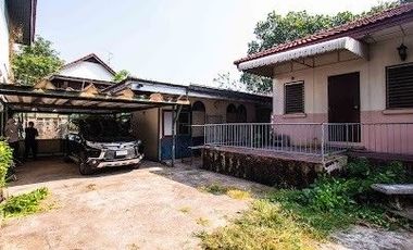 ขายที่ดินพร้อมสิ่งปลูกสร้าง ซอยรัชดาภิเษก 42 ห่างจากถนนรัชดาภิเษกเพียง 200 เมตร ขนาดเนื้อที่ 86 ตารางวา แปลงสวยรูป 4 เหลี่ยม เหมาะสำหรับทำบ้านพักอาศัย