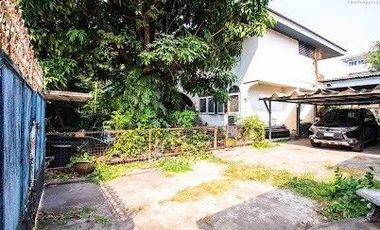 ขายที่ดินพร้อมสิ่งปลูกสร้าง ซอยรัชดาภิเษก 42 ห่างจากถนนรัชดาภิเษกเพียง 200 เมตร ขนาดเนื้อที่ 86 ตารางวา แปลงสวยรูป 4 เหลี่ยม เหมาะสำหรับทำบ้านพักอาศัย