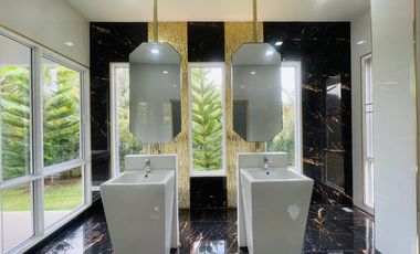 Luxury Hi-End Pool Villa  A modern luxury home near Chiang Mai city center, offering you true comfort and privacy with premium facilities. Suitable fo