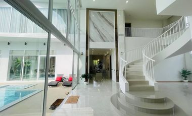 Luxury Hi-End Pool Villa  A modern luxury home near Chiang Mai city center, offering you true comfort and privacy with premium facilities. Suitable fo