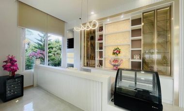 Luxury Hi-End Pool Villa  A modern luxury home near Chiang Mai city center, offering you true comfort and privacy with premium facilities. Suitable fo