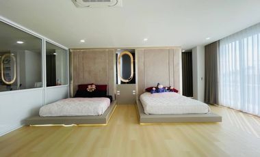 Luxury Hi-End Pool Villa  A modern luxury home near Chiang Mai city center, offering you true comfort and privacy with premium facilities. Suitable fo