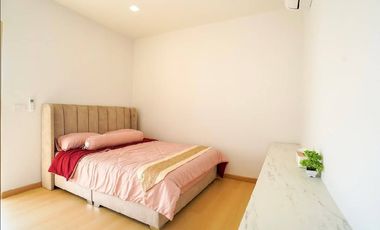 Luxury Hi-End Pool Villa  A modern luxury home near Chiang Mai city center, offering you true comfort and privacy with premium facilities. Suitable fo