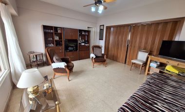 VENDO AMPLIO DEPARTAMENTO CENTRICO BAHíA BLANCA
