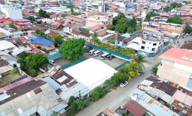 Terreno de 1289 m² a pasos de la plaza de Tarapoto. En este 'juego' inmobiliario, el tamaño importa... y la ubicación es la reina. 😉
