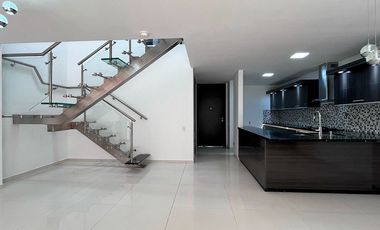 Casa en arriendo en el sector Loma del Atravezado, Envigado