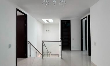 Casa en arriendo en el sector Loma del Atravezado, Envigado