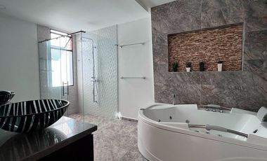 Casa en arriendo en el sector Loma del Atravezado, Envigado