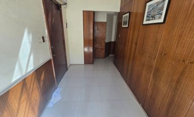 ARRIENDO EXCELENTE OFICINA EN MONEDAS N°973