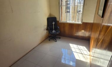 ARRIENDO EXCELENTE OFICINA EN MONEDAS N°973