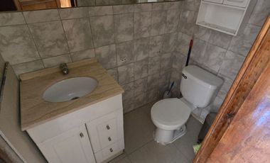 ARRIENDO EXCELENTE OFICINA EN MONEDAS N°973