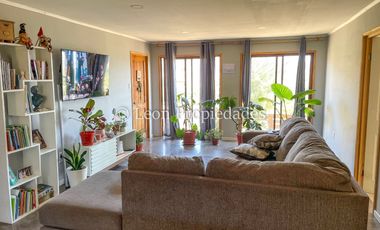 Leon Propiedades vende parcela de 2 Ha. con 2 casas en fundo Alhué, Curacaví.