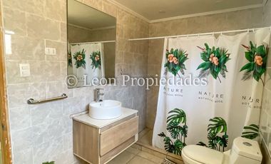 Leon Propiedades vende parcela de 2 Ha. con 2 casas en fundo Alhué, Curacaví.