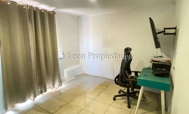 Leon Propiedades vende parcela de 2 Ha. con 2 casas en fundo Alhué, Curacaví.