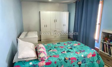 Leon Propiedades vende parcela de 2 Ha. con 2 casas en fundo Alhué, Curacaví.