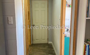 Leon Propiedades vende parcela de 2 Ha. con 2 casas en fundo Alhué, Curacaví.