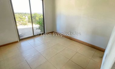 Leon Propiedades vende parcela de 2 Ha. con 2 casas en fundo Alhué, Curacaví.