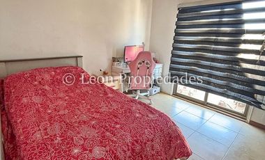 Leon Propiedades vende parcela de 2 Ha. con 2 casas en fundo Alhué, Curacaví.