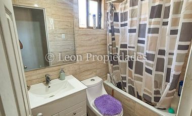 Leon Propiedades vende parcela de 2 Ha. con 2 casas en fundo Alhué, Curacaví.