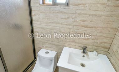 Leon Propiedades vende parcela de 2 Ha. con 2 casas en fundo Alhué, Curacaví.