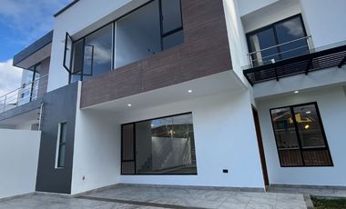 MODERNA VIVIENDA CON AMPLIA AREA VERDE Y BBQ, Sector Ricaurte L102