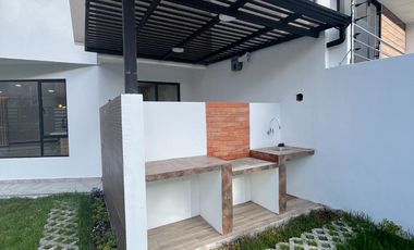 MODERNA VIVIENDA CON AMPLIA AREA VERDE Y BBQ, Sector Ricaurte L102