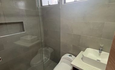 MODERNA VIVIENDA CON AMPLIA AREA VERDE Y BBQ, Sector Ricaurte L102