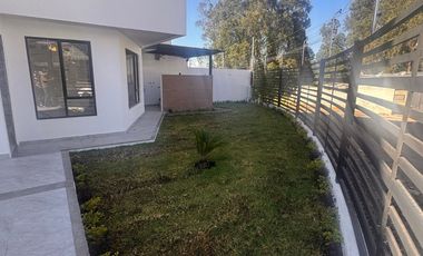 MODERNA VIVIENDA CON AMPLIA AREA VERDE Y BBQ, Sector Ricaurte L102
