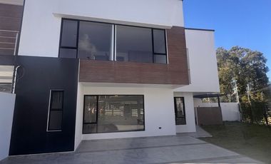 MODERNA VIVIENDA CON AMPLIA AREA VERDE Y BBQ, Sector Ricaurte L102