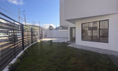 MODERNA VIVIENDA CON AMPLIA AREA VERDE Y BBQ, Sector Ricaurte L102