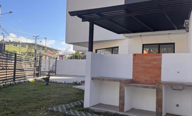 MODERNA VIVIENDA CON AMPLIA AREA VERDE Y BBQ, Sector Ricaurte L102
