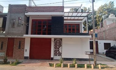 CASA EN ALQUILER - RESIDENCIAL SAN CARLOS - FRENTE AL PARQUE - 131 m2