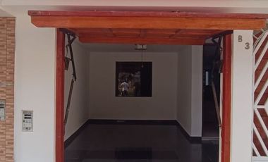 CASA EN ALQUILER - RESIDENCIAL SAN CARLOS - FRENTE AL PARQUE - 131 m2