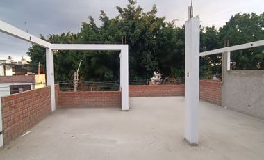 CASA EN ALQUILER - RESIDENCIAL SAN CARLOS - FRENTE AL PARQUE - 131 m2