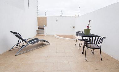 RENTA TOWN HOUSE EQUIPADA Y AMUEBLADA EN SODZIL NORTE, EXCELENTE UBICACIÓN.