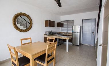RENTA TOWN HOUSE EQUIPADA Y AMUEBLADA EN SODZIL NORTE, EXCELENTE UBICACIÓN.