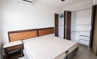 RENTA TOWN HOUSE EQUIPADA Y AMUEBLADA EN SODZIL NORTE, EXCELENTE UBICACIÓN.
