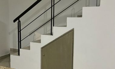 RENTA VILLA EQUIPADA Y AMUEBLADA EN SODZIL NORTE, TRANSPORTE PÚBLICO Y UNIVERSITARIO A PASOS.