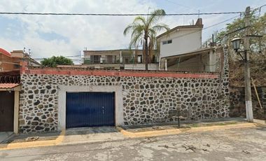 EXCELENTE PROPIEDAD UBICADA EN LA COLONIA BURGOS CUERNAVACA, EN TRES DE MAYO, MORELOS.