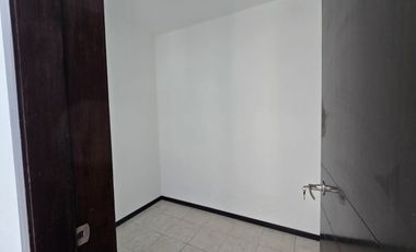 CASA EN RENTA  EN SOLARES,  CERCA INSTITUTO DE CIENCIAS, CON CUARTO DE SERVICIO