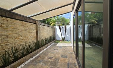 CASA EN RENTA  EN SOLARES,  CERCA INSTITUTO DE CIENCIAS, CON CUARTO DE SERVICIO