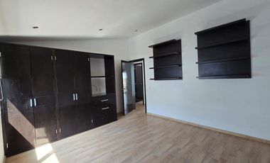 CASA EN RENTA  EN SOLARES,  CERCA INSTITUTO DE CIENCIAS, CON CUARTO DE SERVICIO