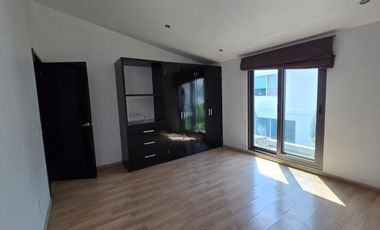 CASA EN RENTA  EN SOLARES,  CERCA INSTITUTO DE CIENCIAS, CON CUARTO DE SERVICIO