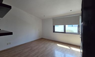 CASA EN RENTA  EN SOLARES,  CERCA INSTITUTO DE CIENCIAS, CON CUARTO DE SERVICIO