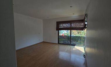 CASA EN RENTA  EN SOLARES,  CERCA INSTITUTO DE CIENCIAS, CON CUARTO DE SERVICIO